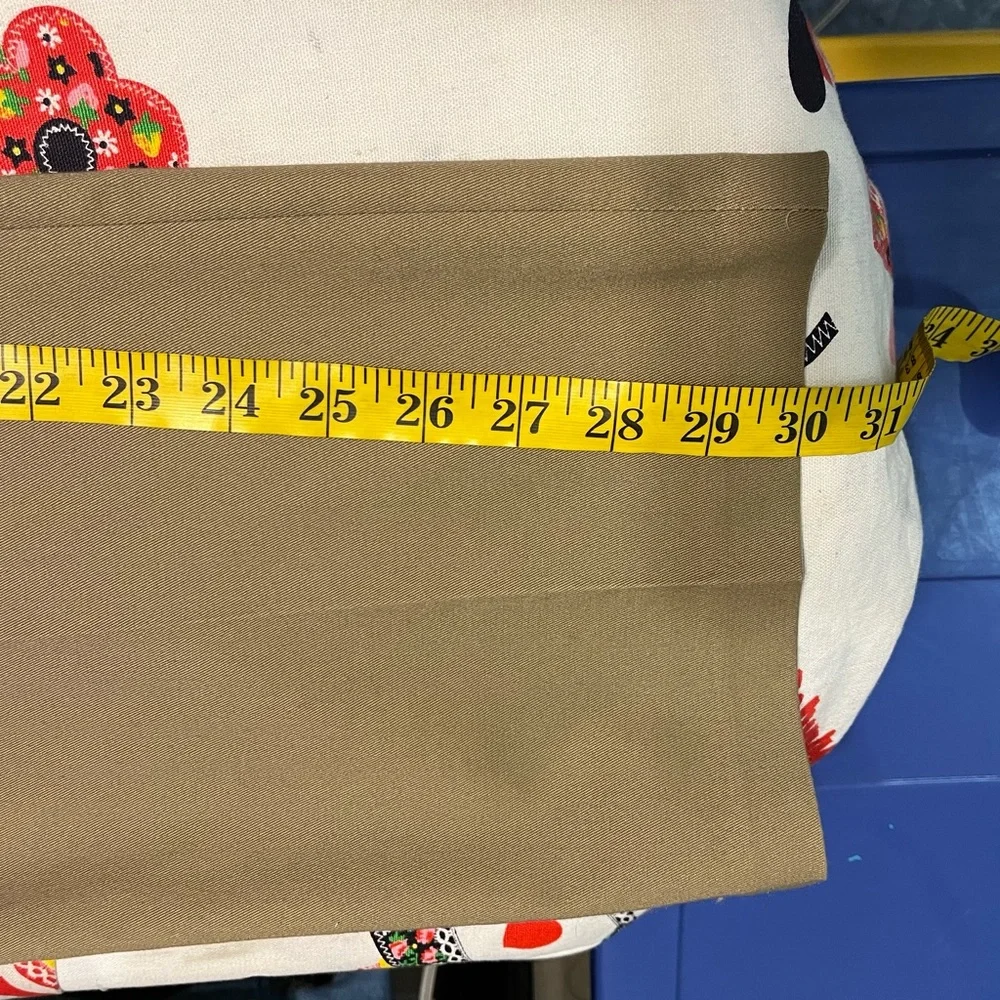Haggar Straight Fit Men’s Khaki pants - Picture 8 of 8
